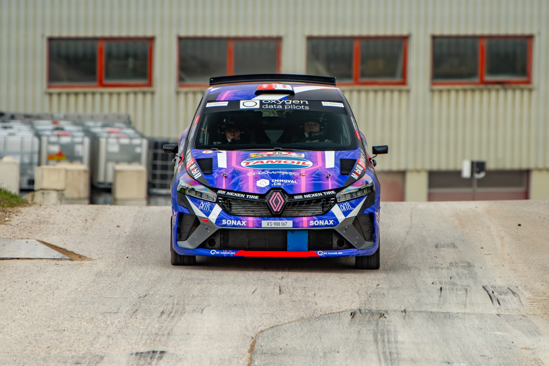 Face avant de la Clio Rally3 n°25 au Critérium Jurassien 2026