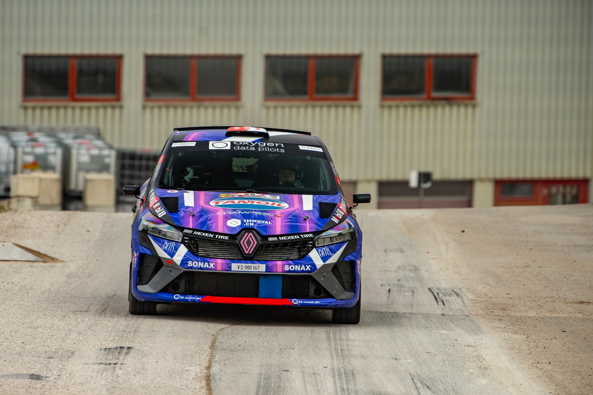 La Clio Rally3 n°25 en pleine accélération au Critérium Jurassien 2026